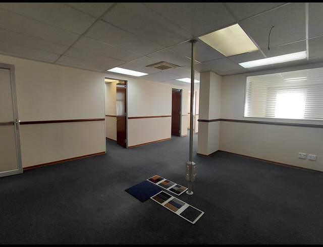 170M² OFFICE TO LET IN LYME PARK